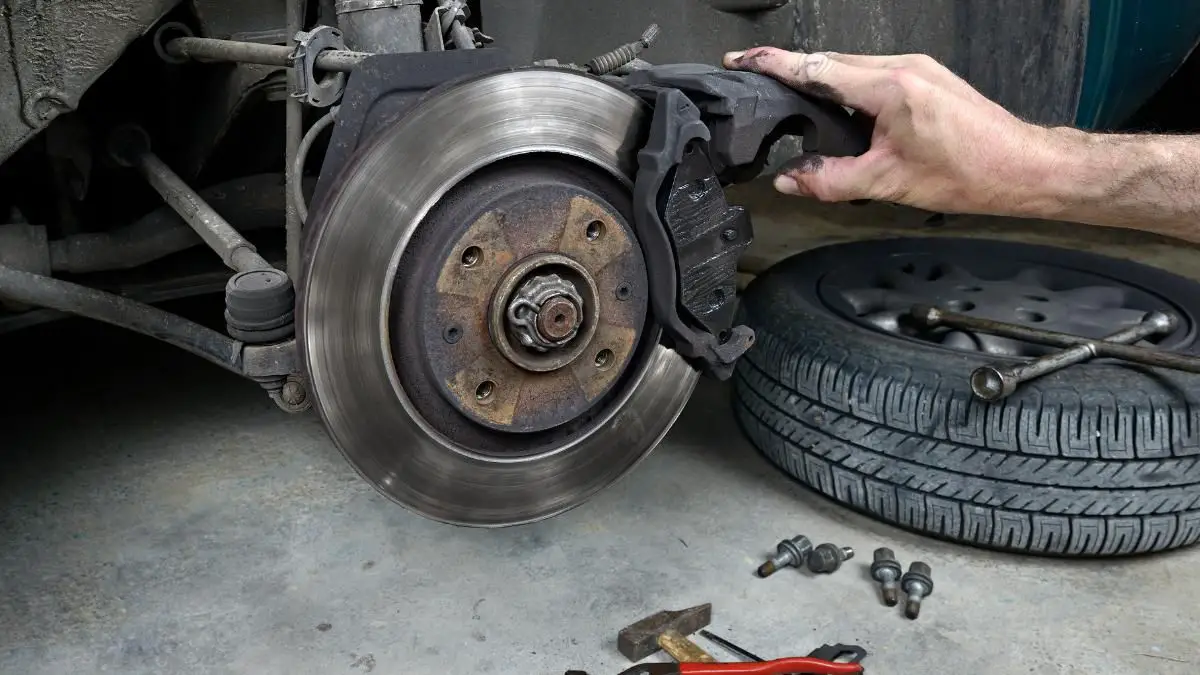 ceramic vs semi metallic brake pads